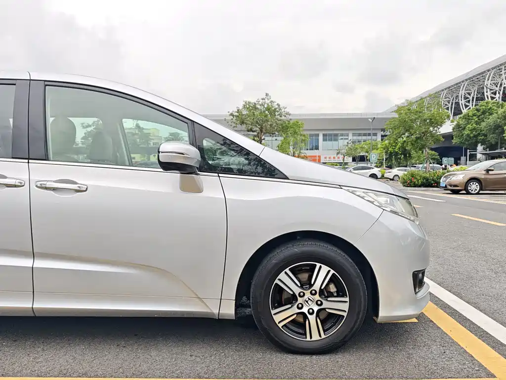 Honda Odyssey 2015 — фото 22