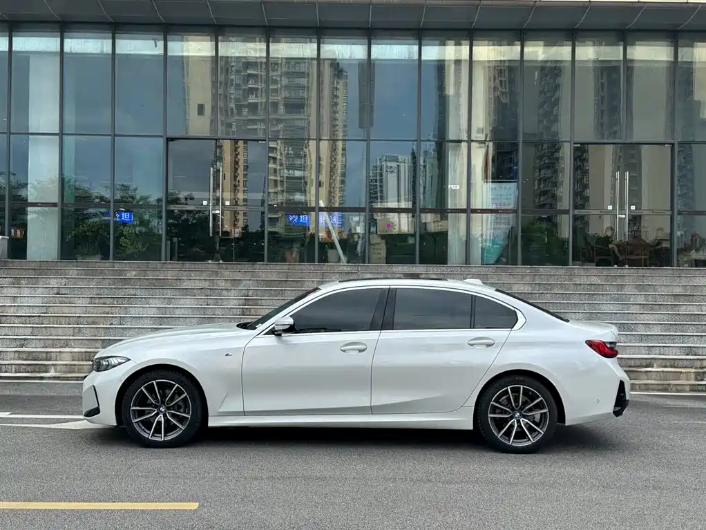 BMW 3 Series 2025 — фото 10