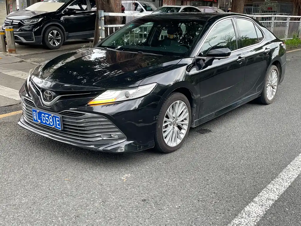 Toyota Camry 2018 — фото 1