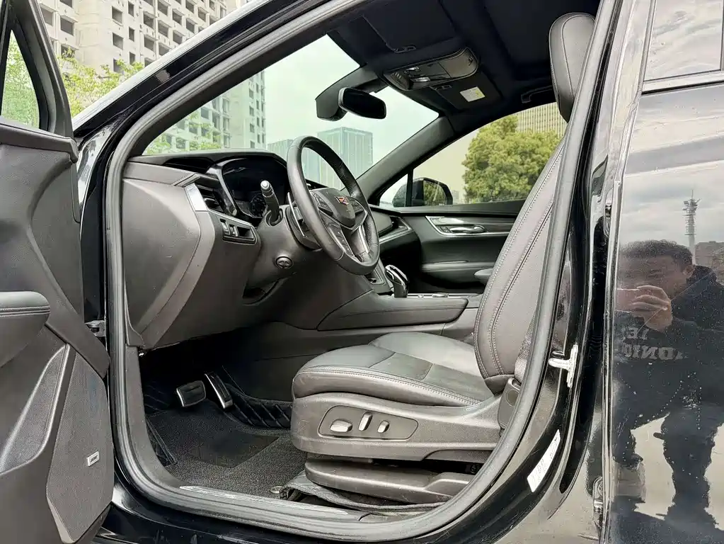 Cadillac XT5 2023 — фото 11