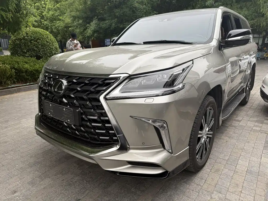 Lexus LX 2024 — фото 1