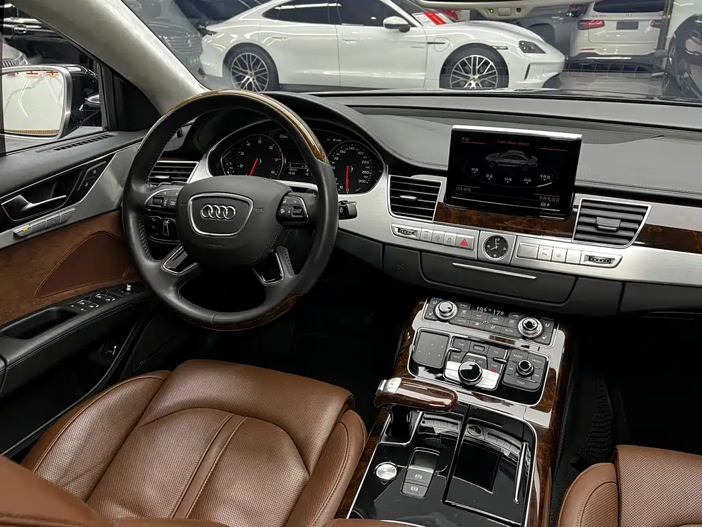 Audi A8 2014 — фото 21