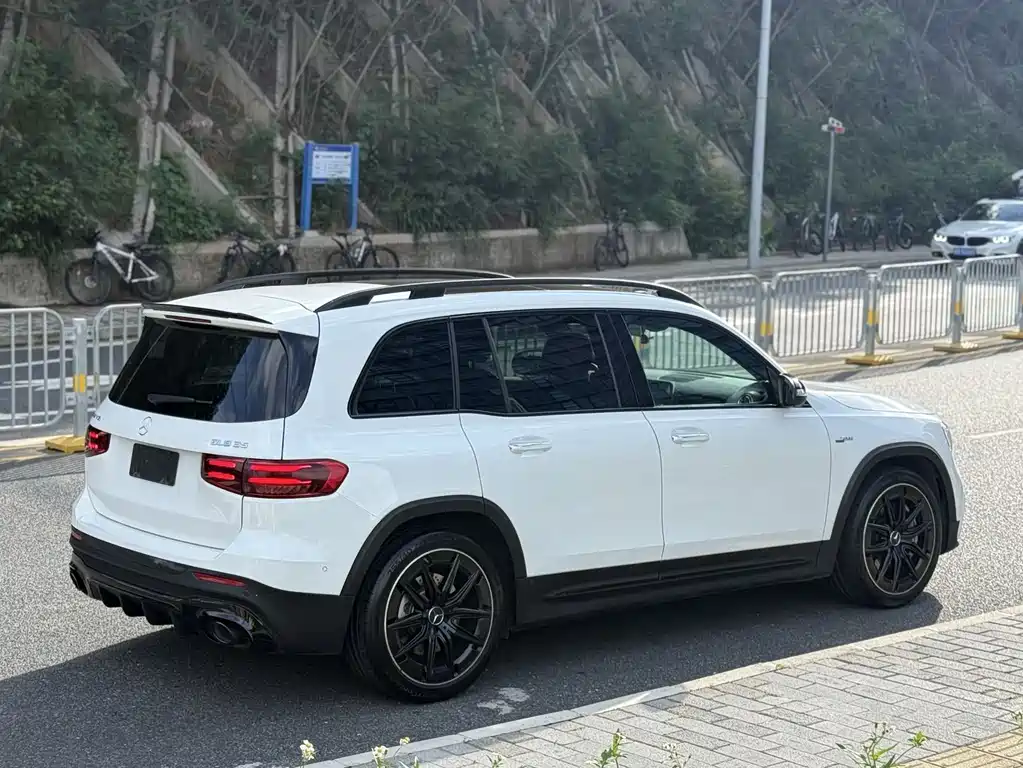 Mercedes-Benz GLB AMG 2024 — фото 11