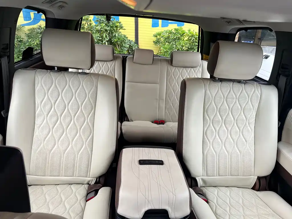 Toyota Sequoia 2013