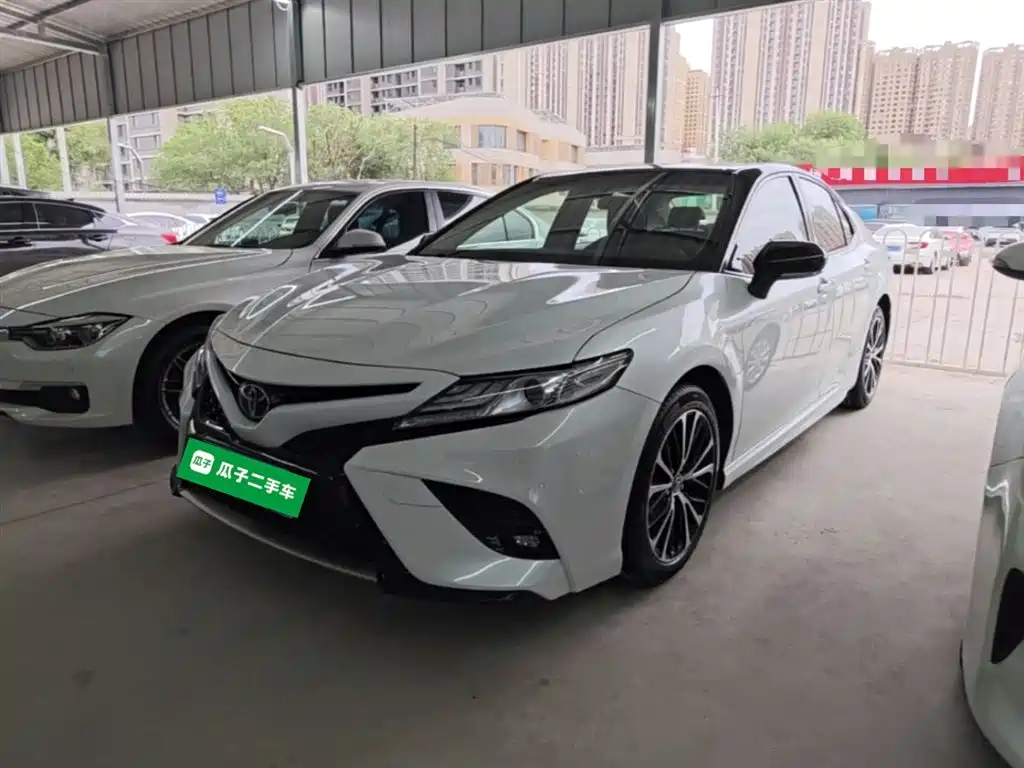 Toyota Camry 2018 — фото 2