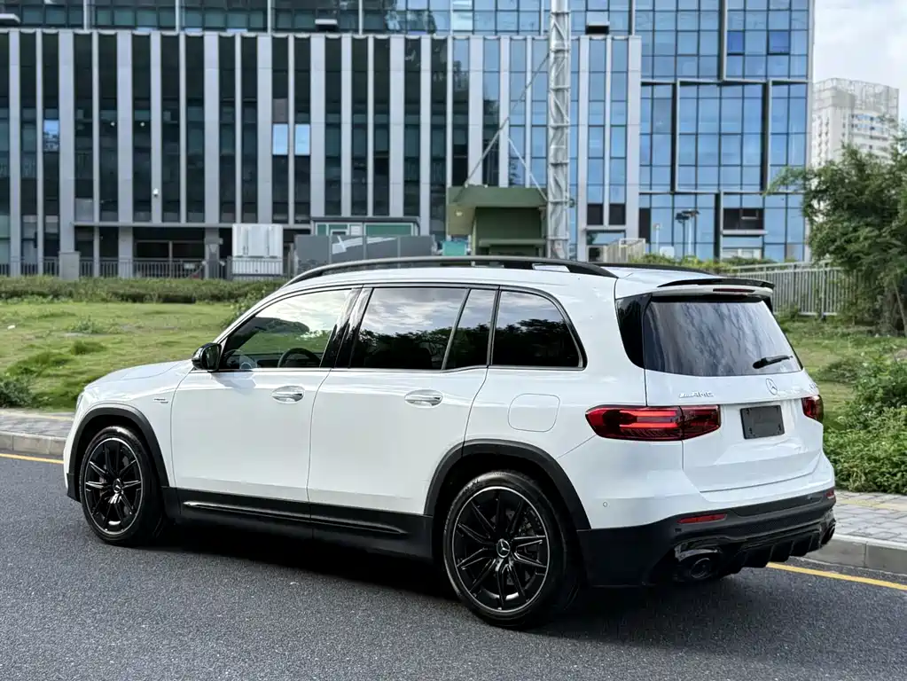 Mercedes-Benz GLB AMG 2024 — фото 13