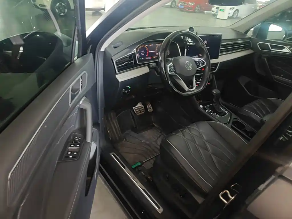 Volkswagen Tiguan L 2023 — фото 16