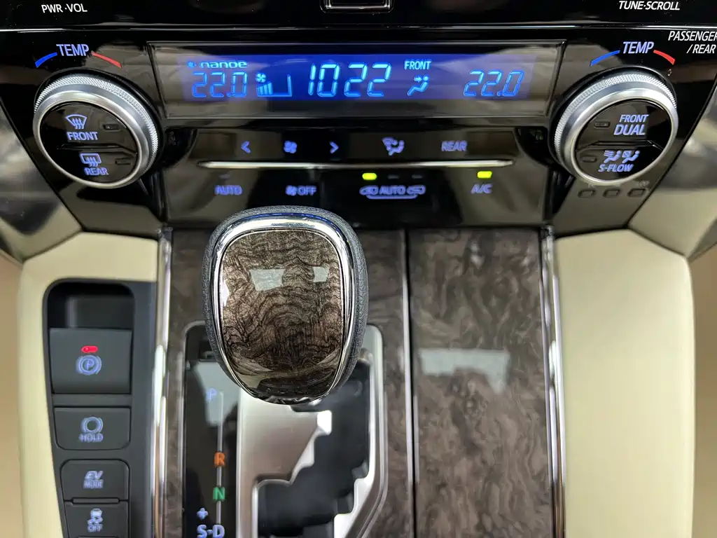 Toyota Vellfire 2022 — фото 18