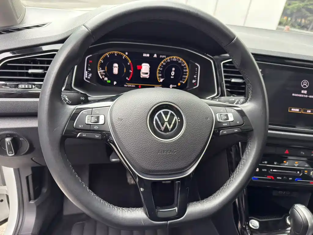 Volkswagen T-Roc 2023 — фото 7