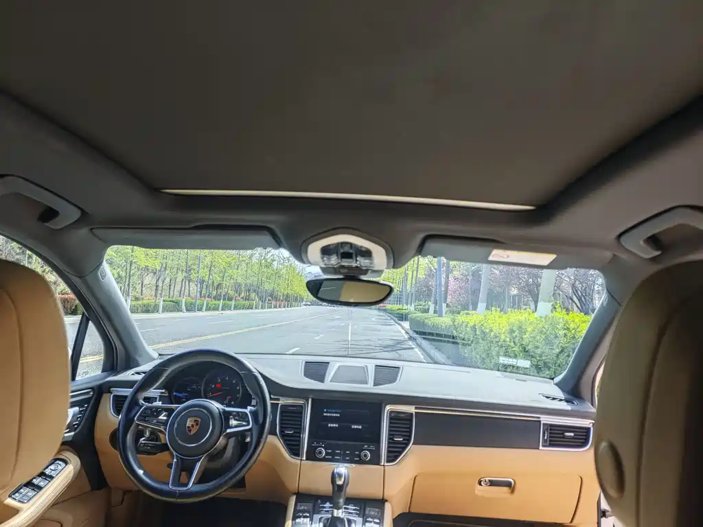 Porsche Macan 2018 — фото 11