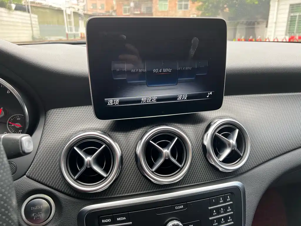 Mercedes-Benz GLA 2018 — фото 14