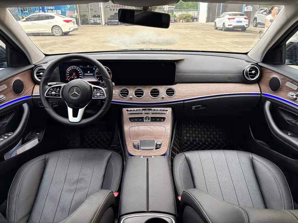 Mercedes-Benz E-Class 2019 — фото 10