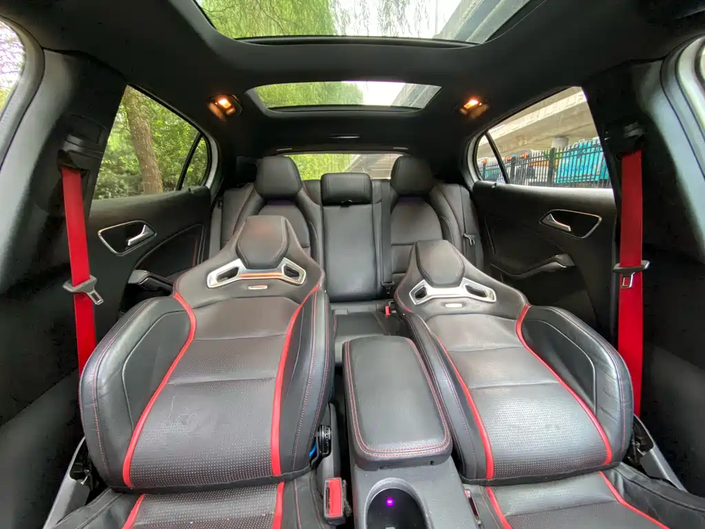 Mercedes-Benz GLA AMG 2018 — фото 23