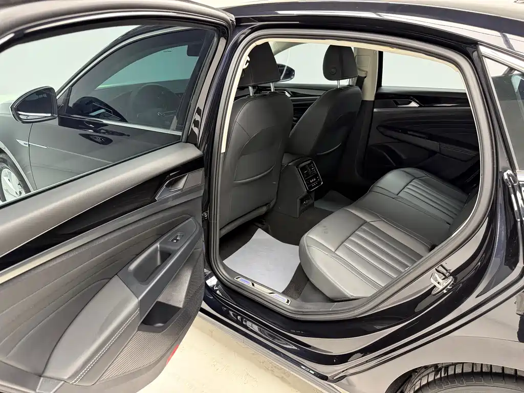Volkswagen Passat PHEV 2022 — фото 13