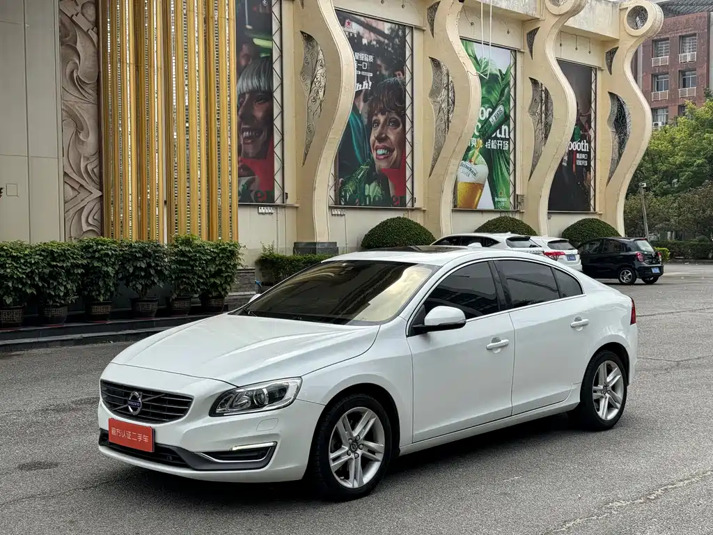 Volvo S60 2016 — фото 1