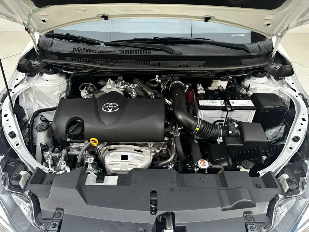 Toyota Yaris L 2022 — фото 11