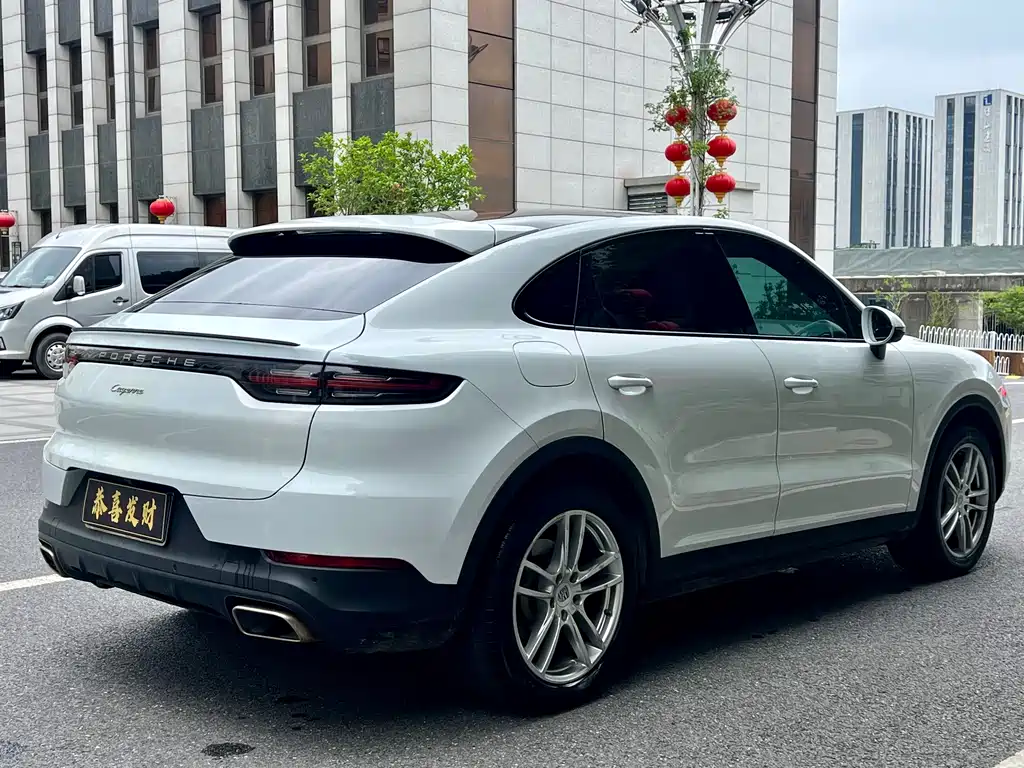 Porsche Cayenne 2019 — фото 7