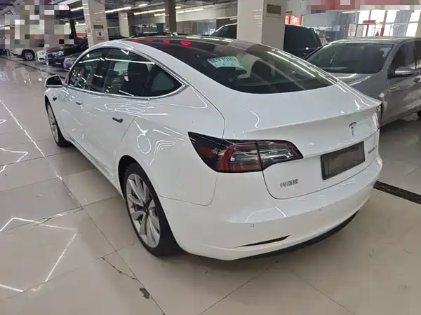 Tesla Model 3 2020