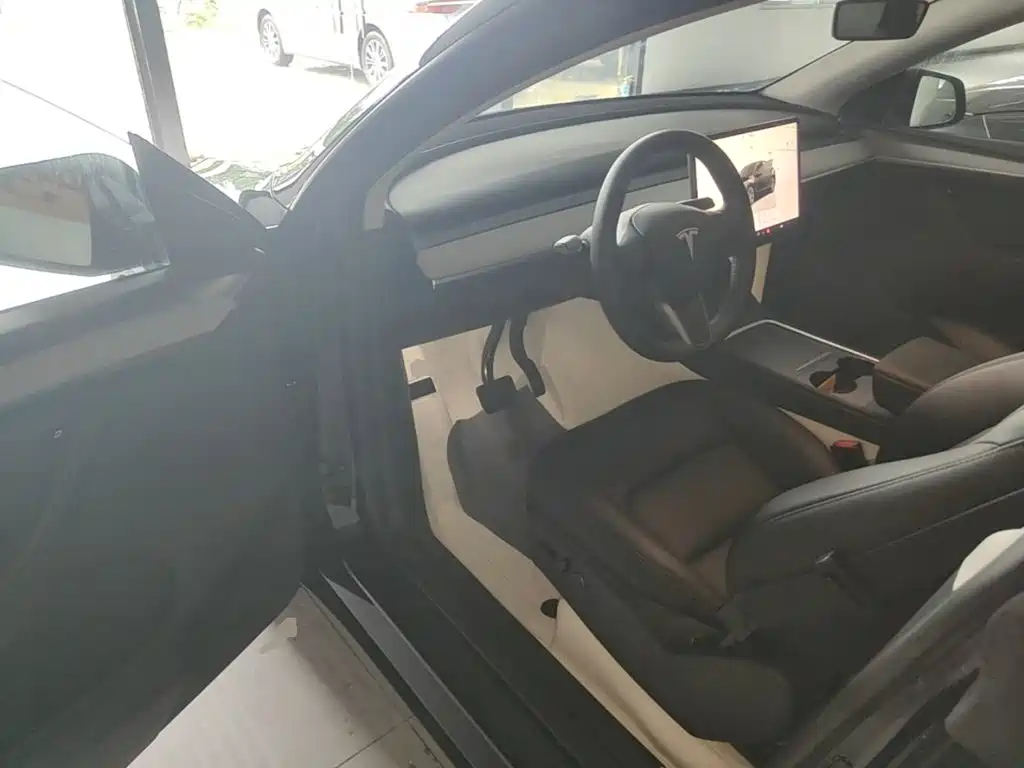 Tesla Model Y 2023 — фото 16