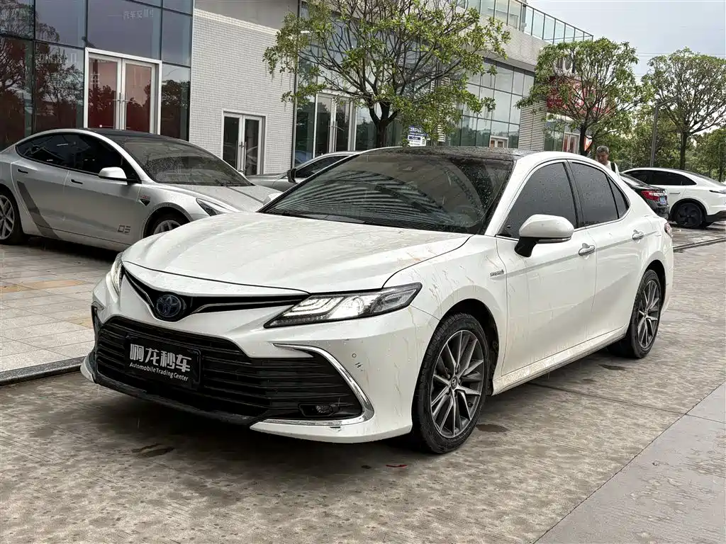 Toyota Camry 2021 — фото 1