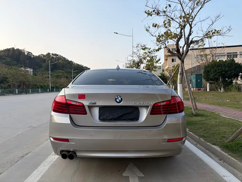 BMW 5 Series 2016 — фото 11