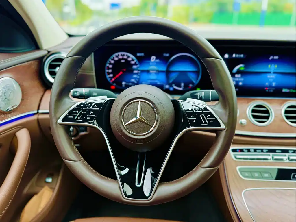 Mercedes-Benz E-Class 2023 — фото 19
