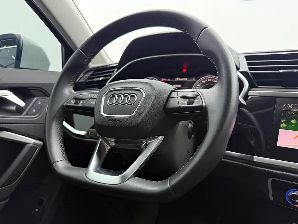 Audi Q3 2023 — фото 13