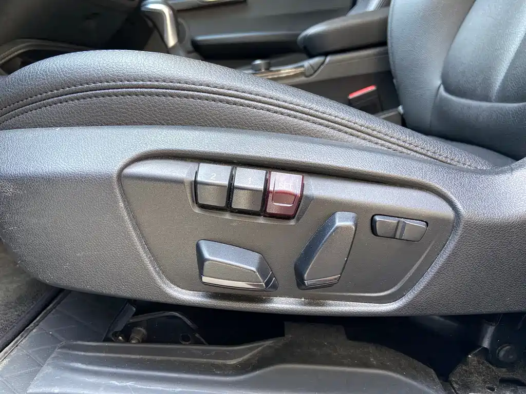 BMW 1 Series 2018 — фото 10