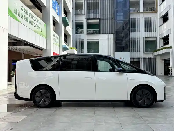 Li Auto MEGA 2025