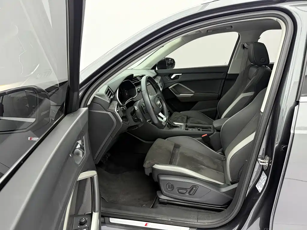 Audi Q3 2021 — фото 23