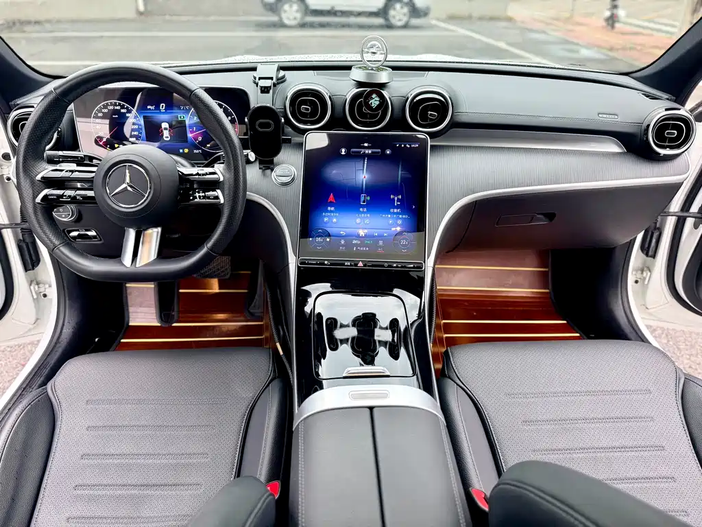 Mercedes-Benz C-Class 2023 — фото 11