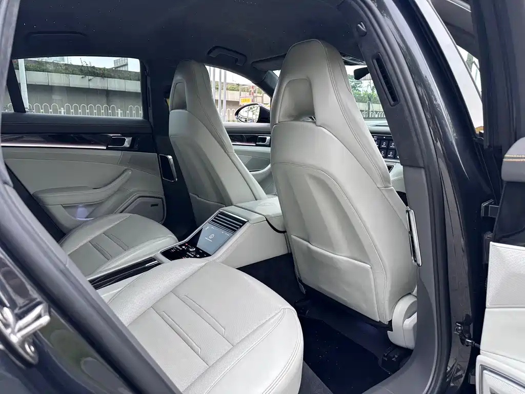 Porsche Panamera 2019 — фото 11
