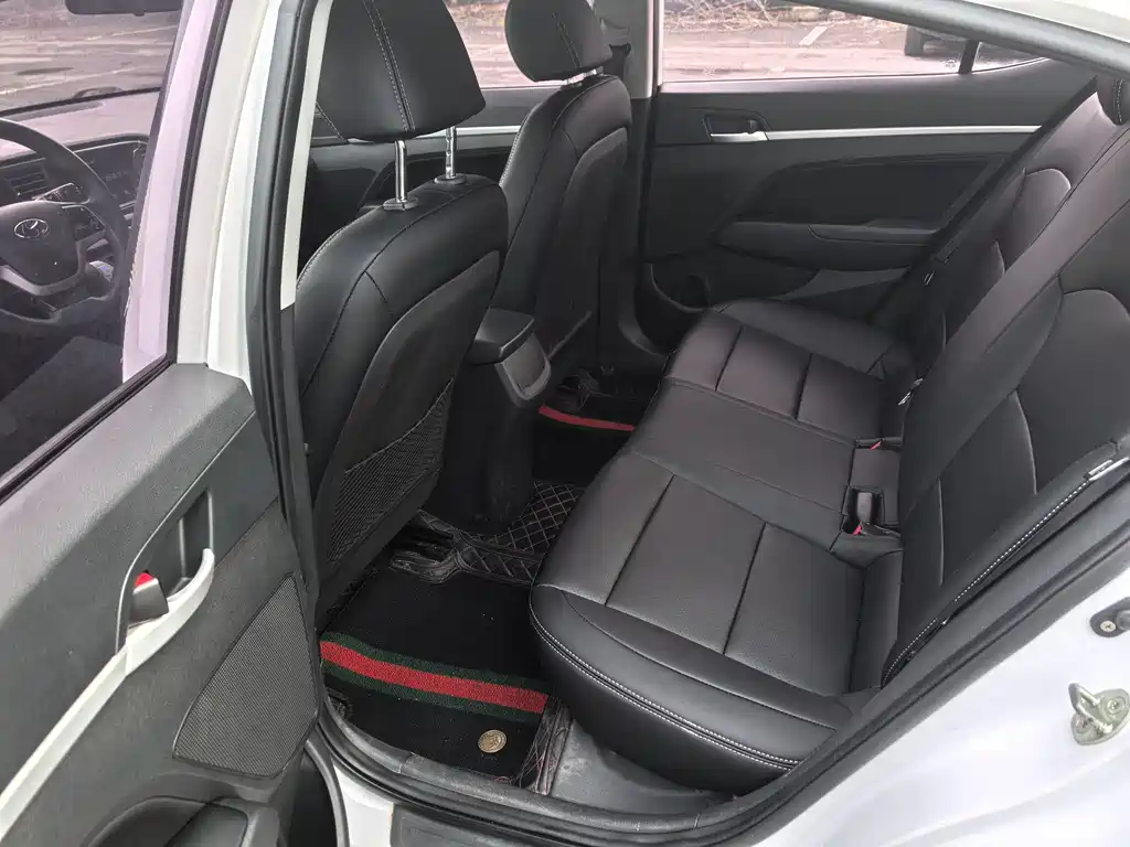 Hyundai Elantra 2019 — фото 10