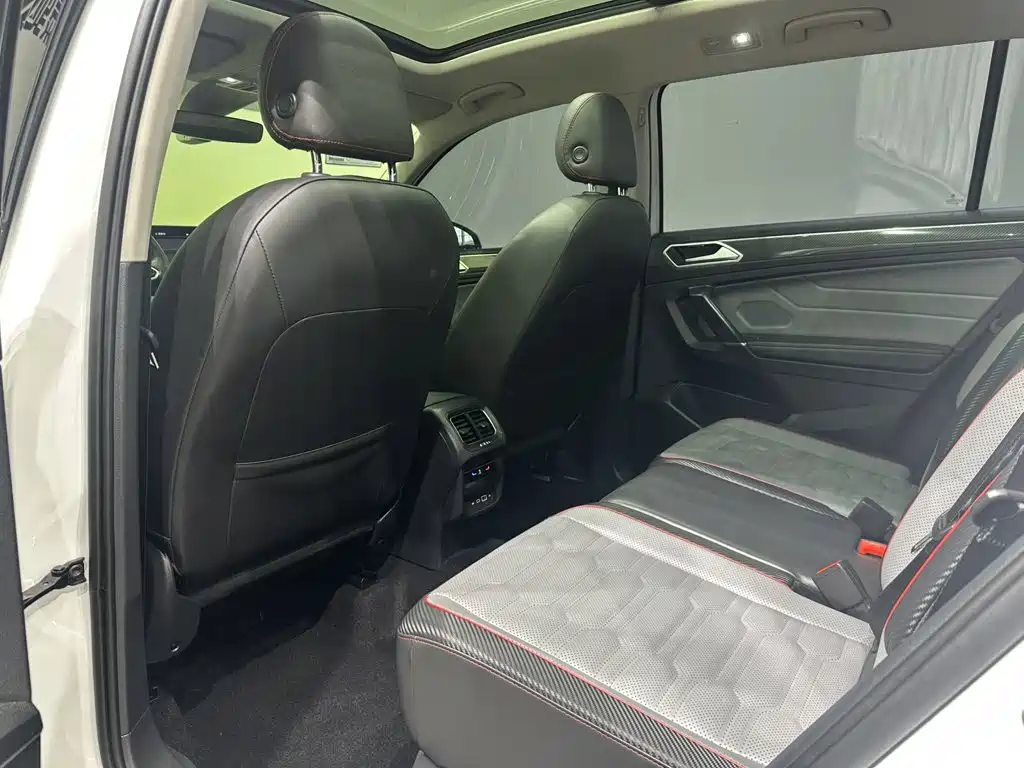 Volkswagen Tiguan L 2023 — фото 10