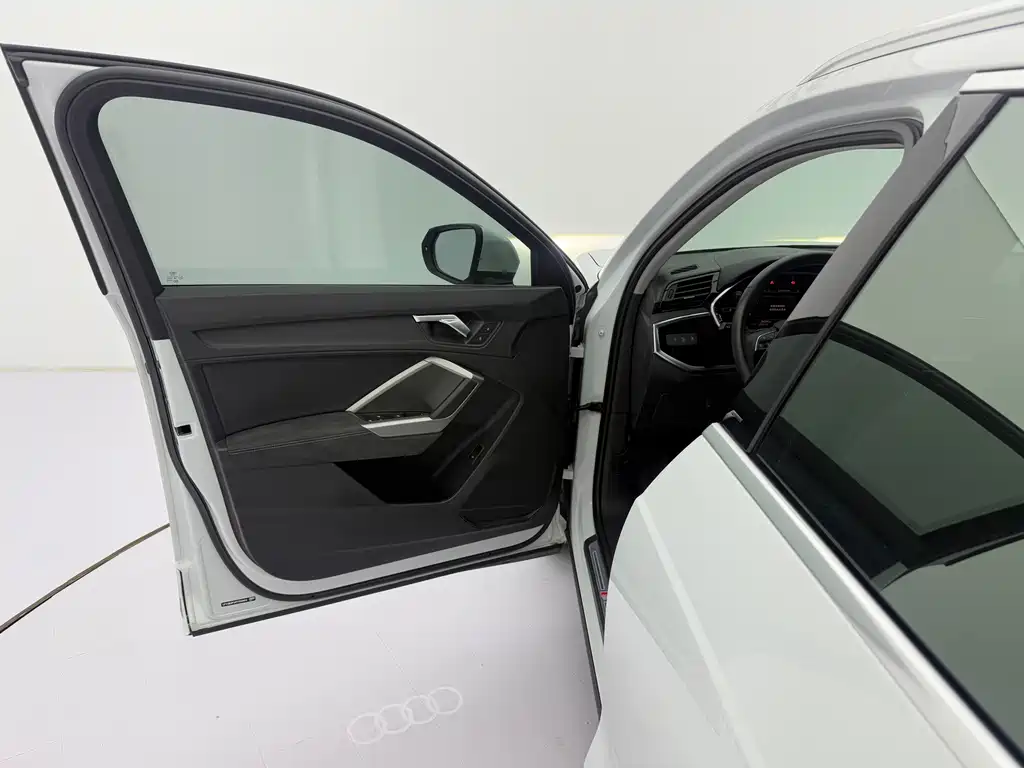 Audi Q3 2023 — фото 23