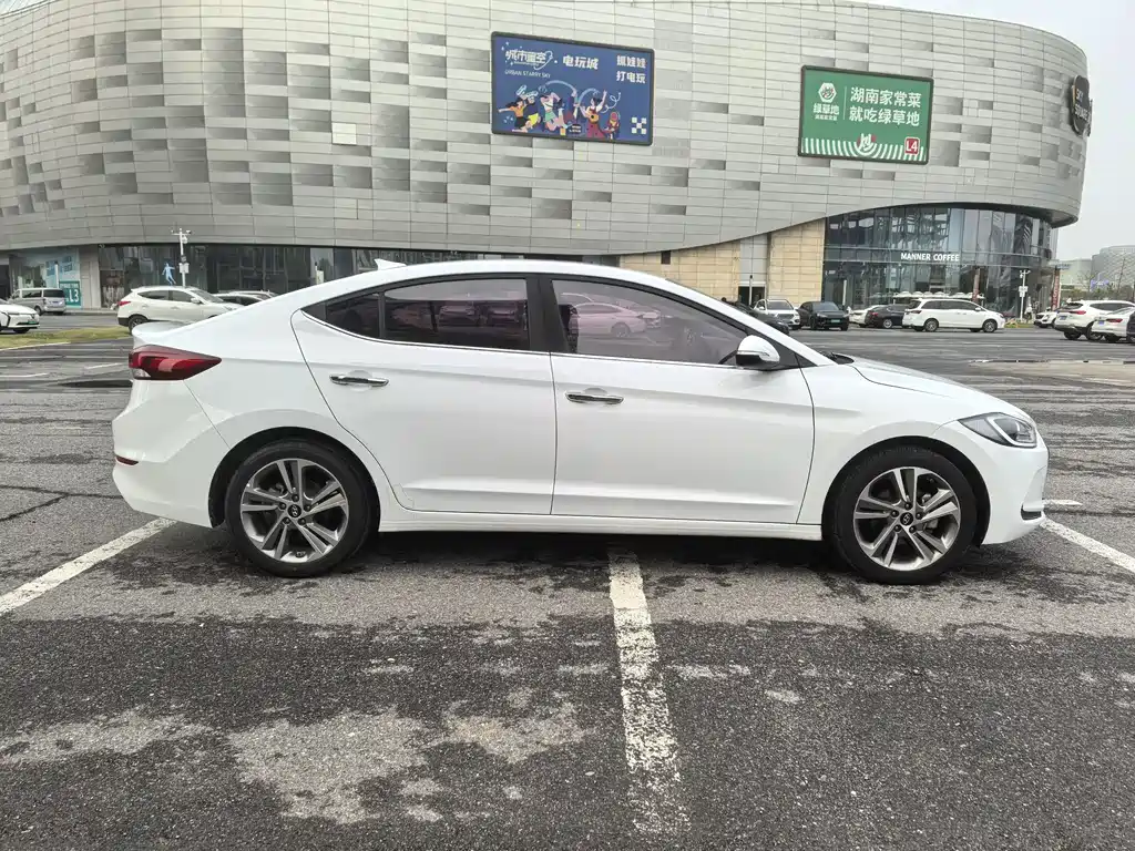 Hyundai Elantra 2019 — фото 7