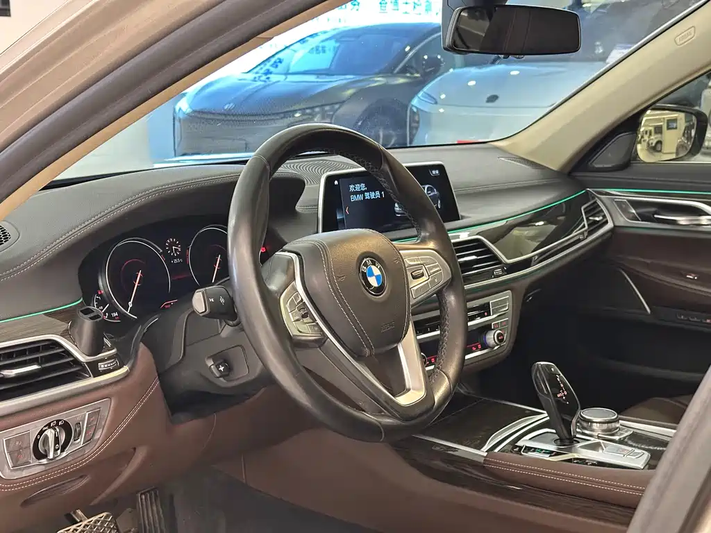 BMW 7 Series 2018 — фото 9