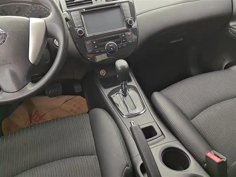 Nissan Tiida 2015 — фото 16