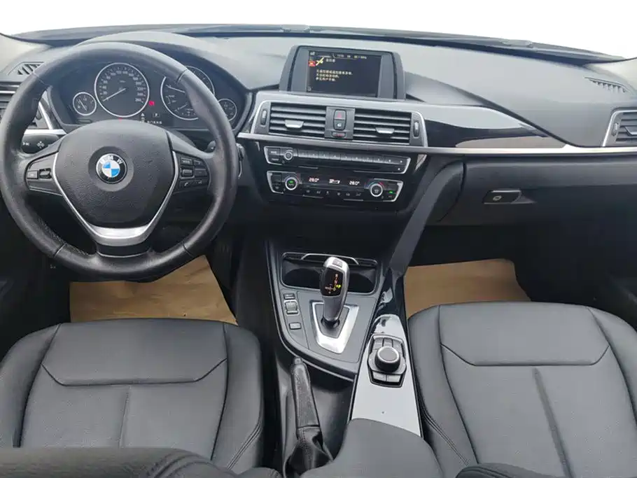 BMW 3 Series 2016 — фото 12