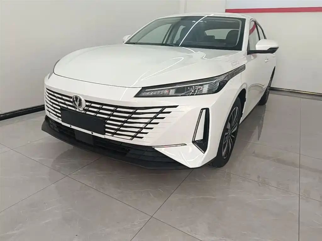 Changan Eado PHEV 2026 — фото 1