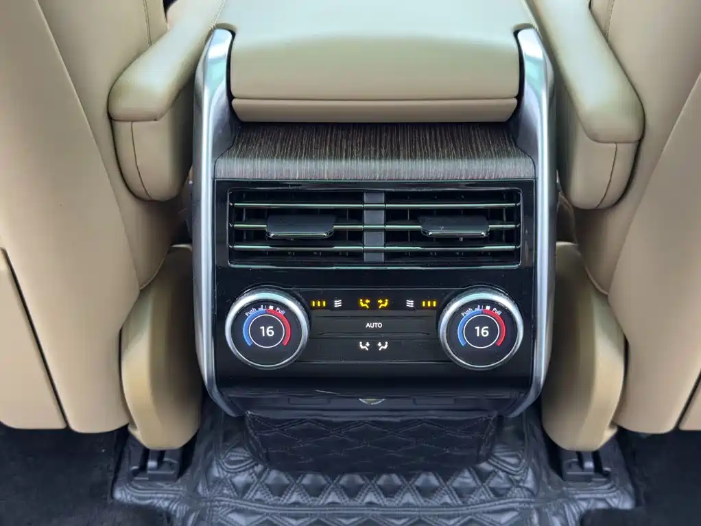 Land Rover Range Rover 2023 — фото 14