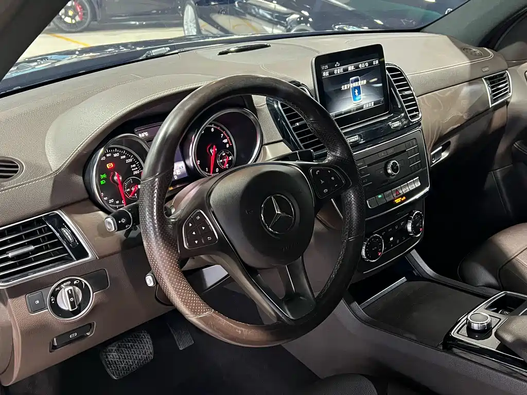 Mercedes-Benz GLE 2017 — фото 13
