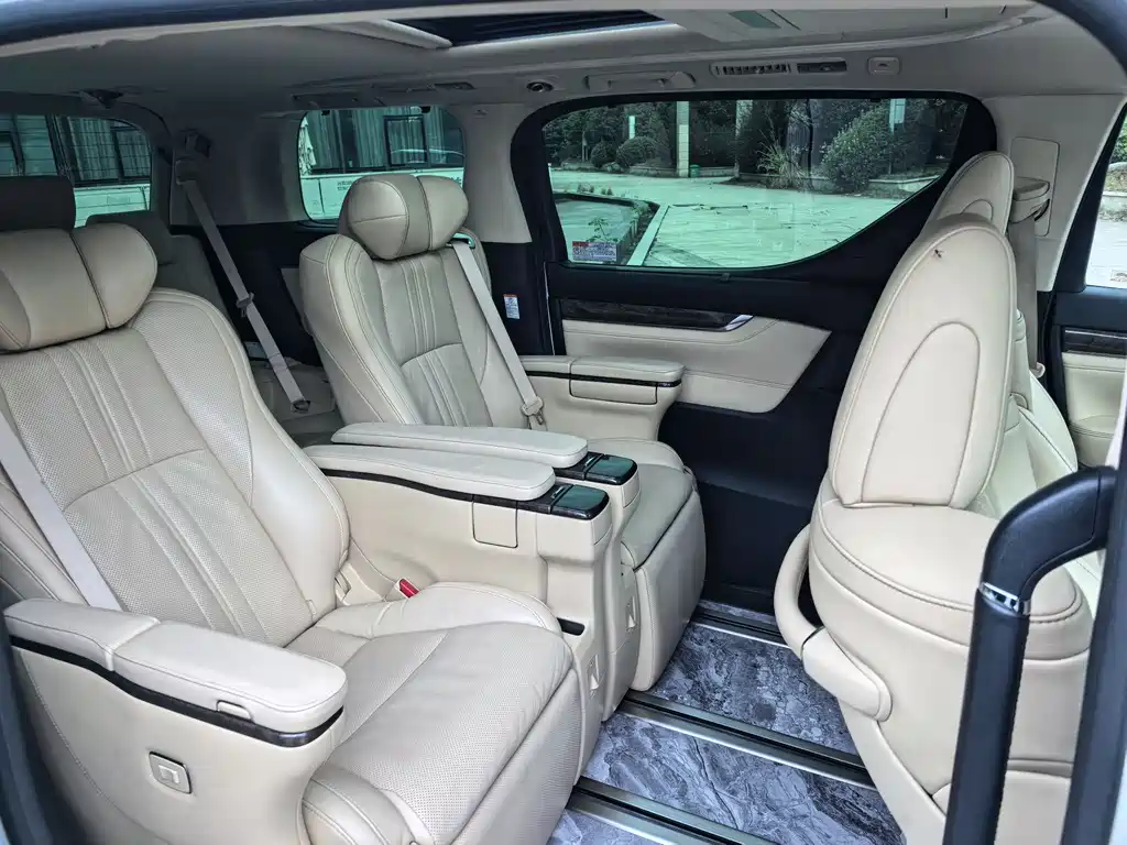 Toyota Alphard 2020 — фото 5
