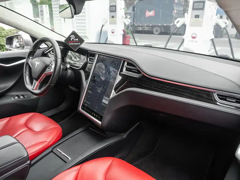 Tesla Model S 2017 — фото 12