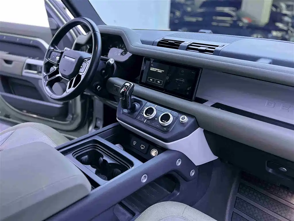 Land Rover Defender 2020 — фото 12