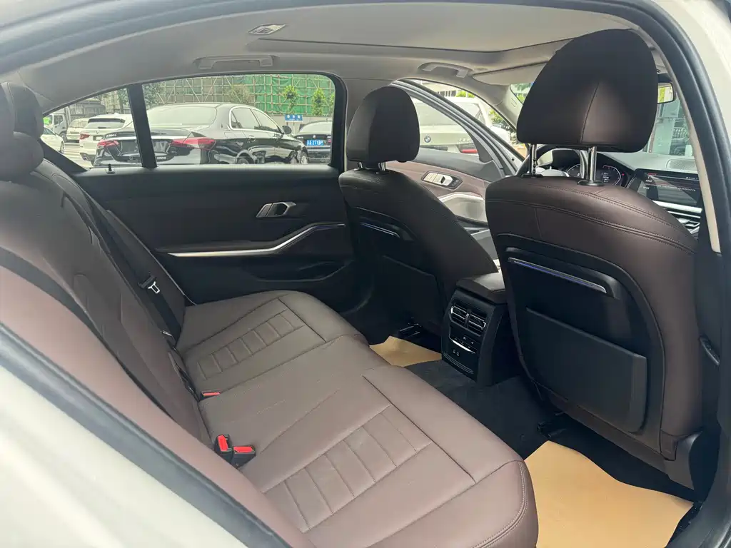 BMW 3 Series 2019 — фото 9