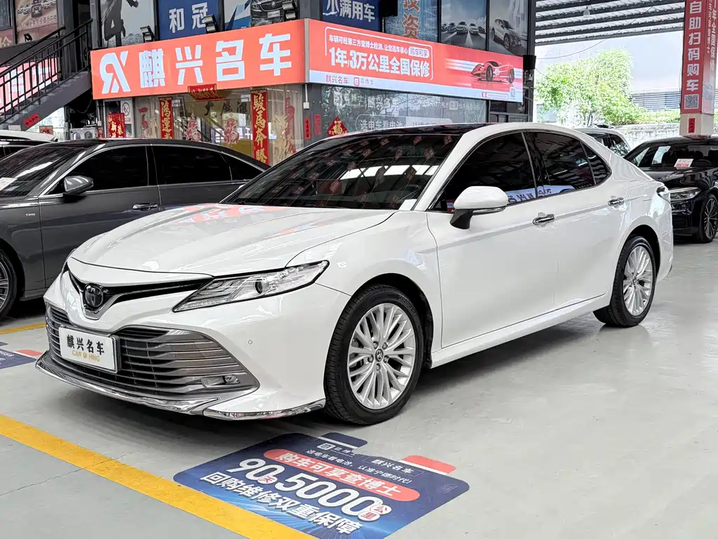 Toyota Camry 2020 — фото 1
