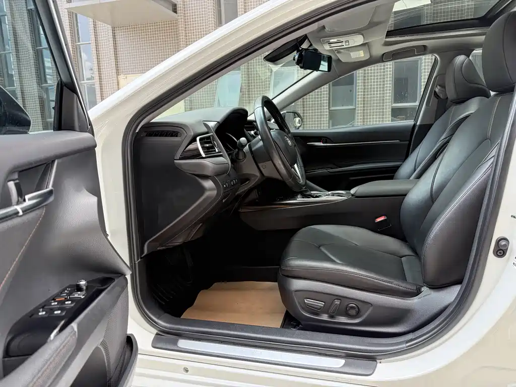Toyota Camry 2020 — фото 4