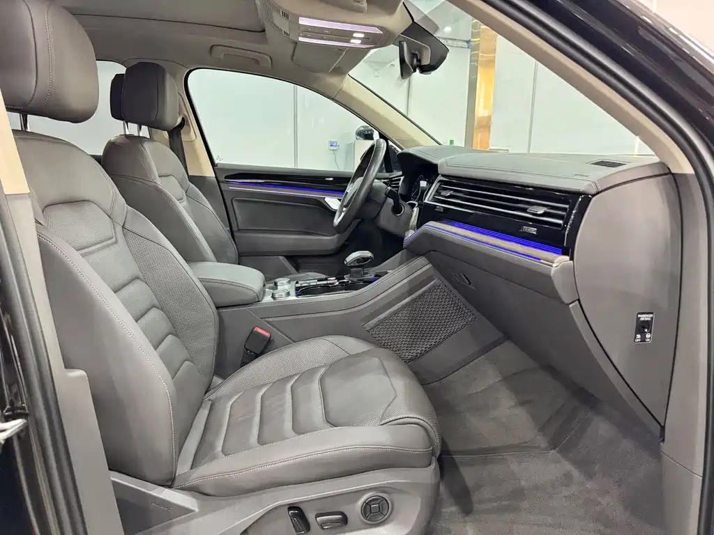 Volkswagen Touareg 2019 — фото 16