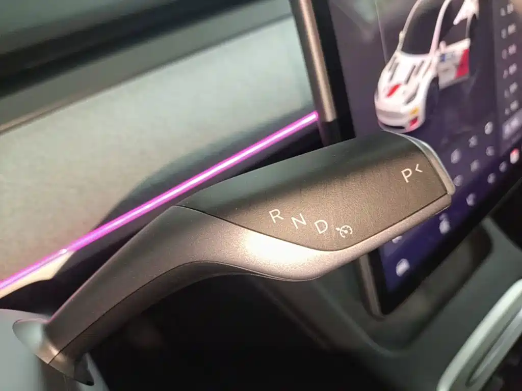 Tesla Model Y 2024 — фото 14